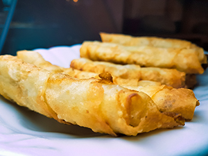 Gefüllte Teigröllchen