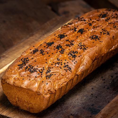 Brotkorb mit selbstgebackenem Urkornbrot