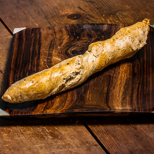 Selbstgebackenes Brot mit Oregano